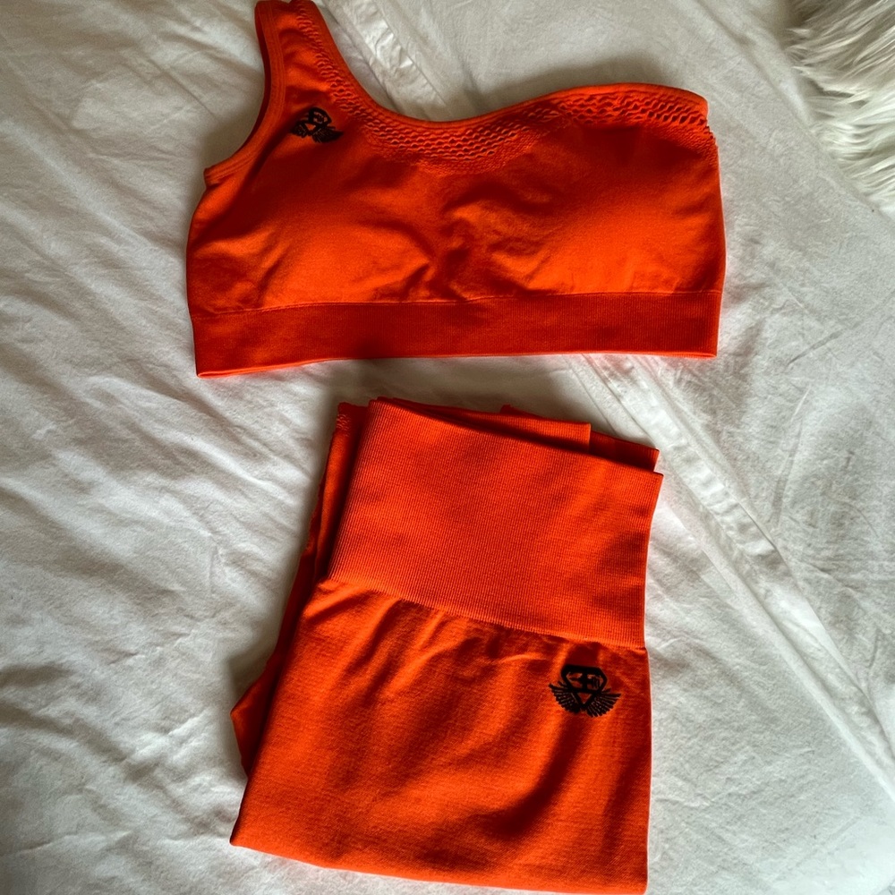 Body Engineers Motus seamless bra/legging set